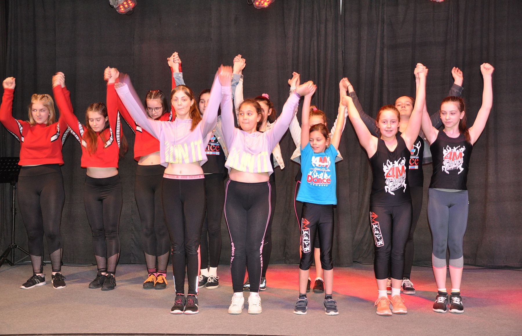 Tehetséges gyerekek az Öreghegyi Közösségi Ház színpadán